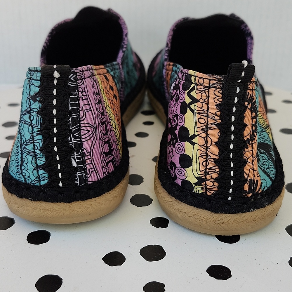 NWOT SAKROOTS LIGHTWEIGHT PATTERNED FLATS - Picture 4 of 11